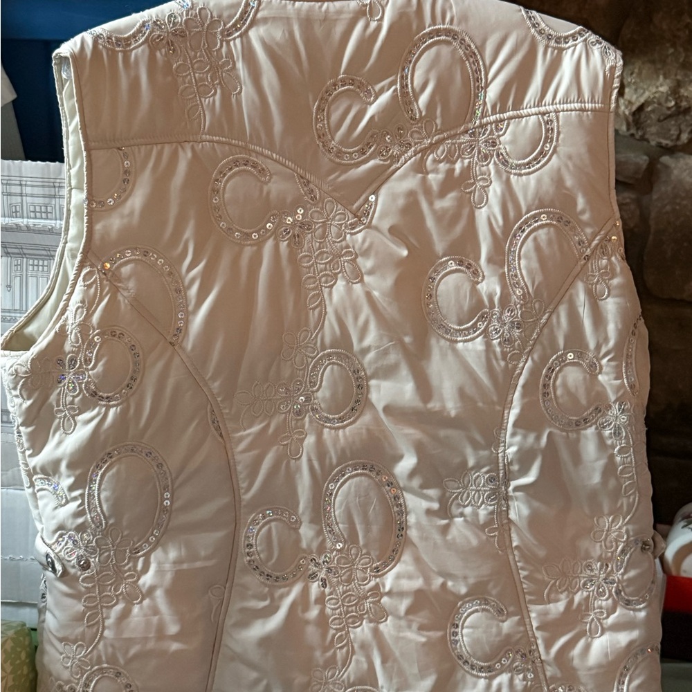 Sequin Embellished Creamy White Quilted Vest - Picture 4 of 14